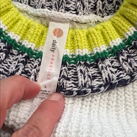 Antrhro, cropped sweater - Picture 8 of 8